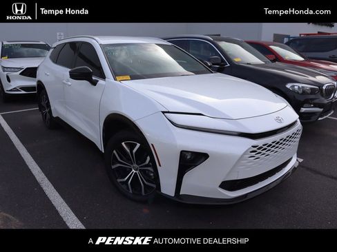 Used 2025 Toyota Crown Signia image 1