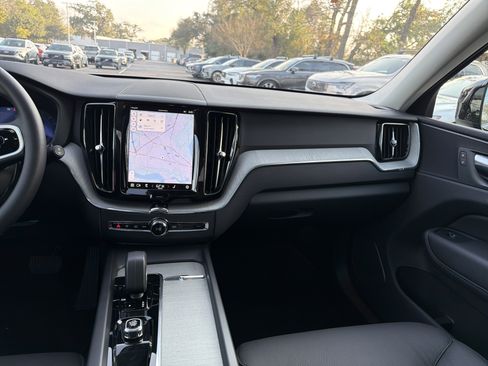 Certified 2025 Volvo XC60 B5 Plus image 31