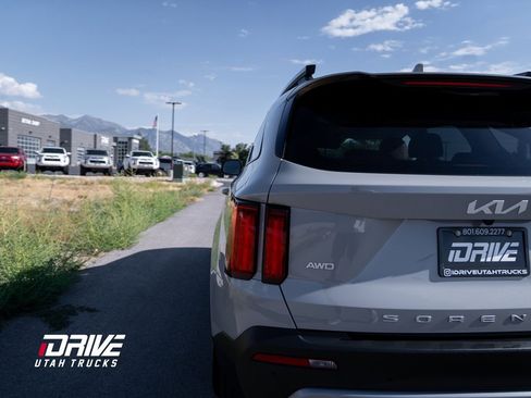 Used 2022 Kia Sorento SX Prestige w/ Rust Color Package image 15