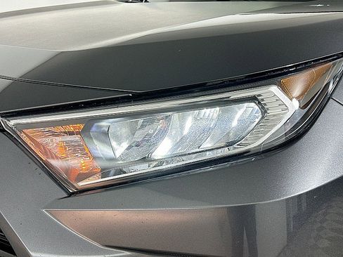 Used 2020 Toyota RAV4 XLE w/ Convenience Package image 32