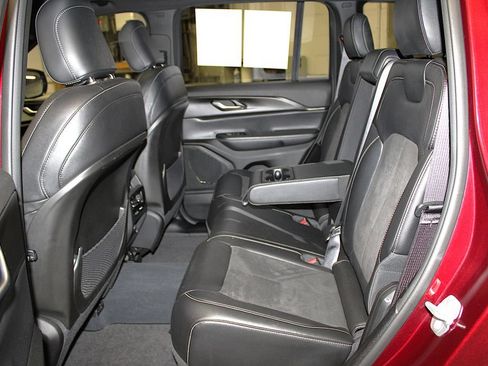 Certified 2023 Jeep Grand Cherokee Altitude AWD/4WD image 25