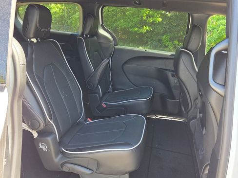 New 2026 Chrysler Pacifica Limited w/ S Appearance Package FWD image 15