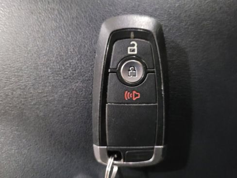 Used 2019 Ford Edge SEL image 32