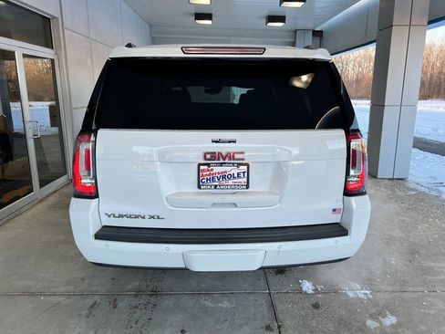 Used 2017 GMC Yukon XL SLE w/ SLE Value Package image 8