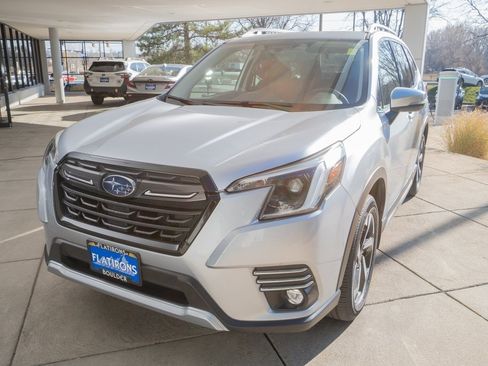 Used 2023 Subaru Forester Touring image 3