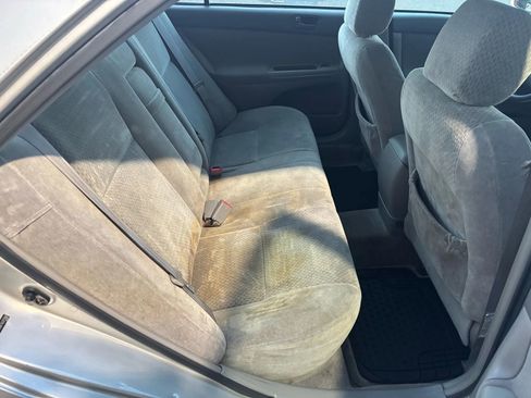 Used 2004 Toyota Camry LE image 12
