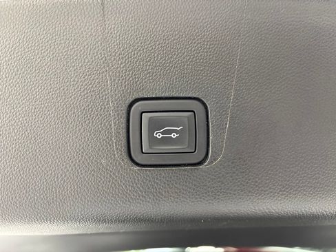 Used 2023 Chevrolet Traverse LT w/ LT Premium Package AWD/4WD image 60