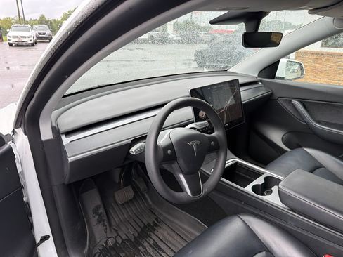 Used 2021 Tesla Model Y Long Range AWD/4WD image 3