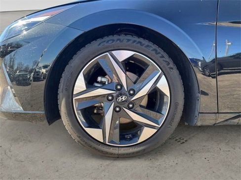 Used 2021 Hyundai Elantra Limited image 29