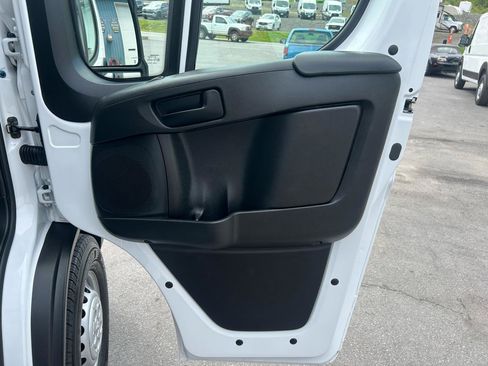 Used 2025 RAM ProMaster 2500 w/ U-Haul Equipment Group FWD image 19