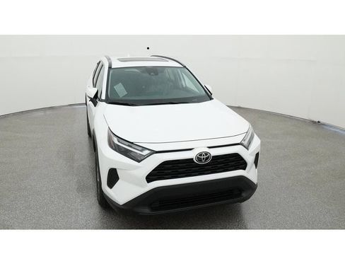 Used 2022 Toyota RAV4 XLE w/ Convenience Package FWD image 17