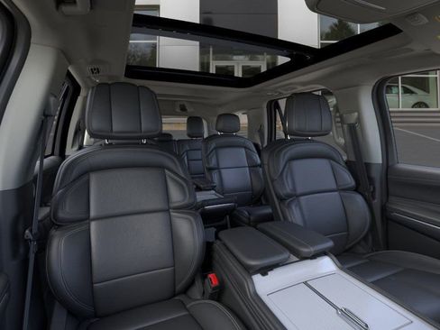 New 2025 Lincoln Navigator Reserve image 13