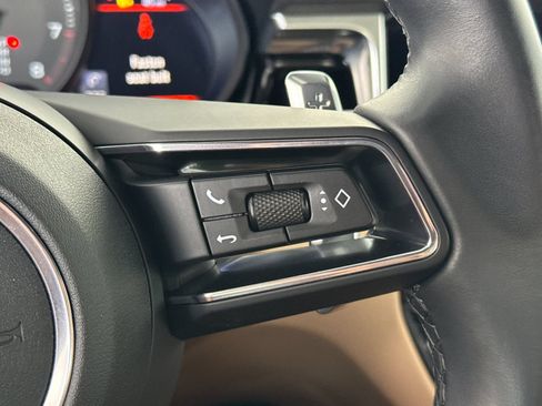 Certified 2022 Porsche Macan AWD/4WD image 27