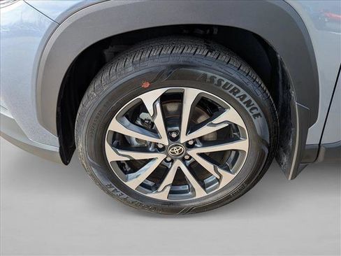 Used 2025 Toyota Corolla Cross XLE w/ Convenience Package image 23