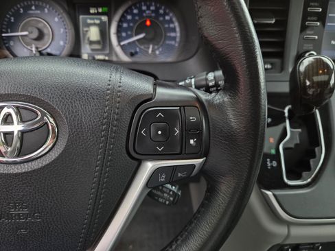 Used 2020 Toyota Sienna XLE FWD image 16