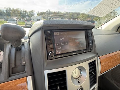 Used 2010 Chrysler Town & Country Limited image 19