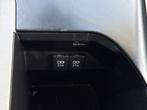 Used 2020 Toyota Camry LE FWD image 25