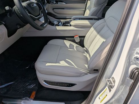 New 2026 Jeep Grand Wagoneer Summit AWD/4WD image 12