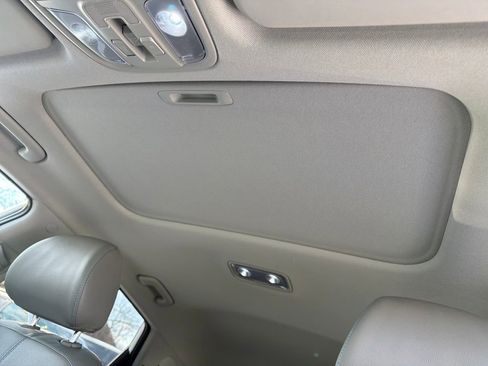 Used 2022 Kia Niro EX Premium image 23