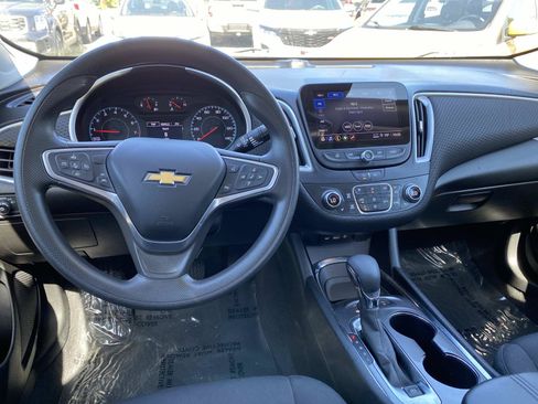 Used 2023 Chevrolet Malibu LT w/ Driver Confidence Package FWD image 9
