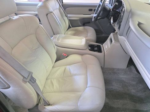 Used 2002 Chevrolet Suburban LT RWD image 17