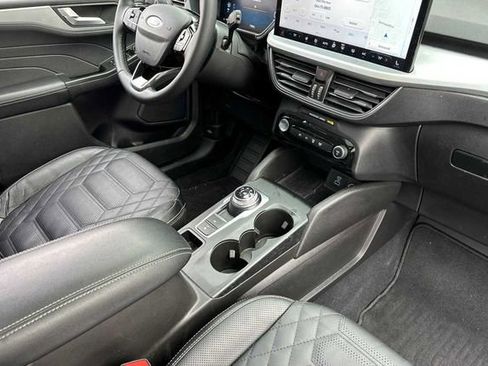 Certified 2023 Ford Escape SE w/ PHEV Premium Package image 14