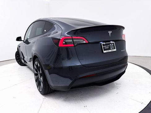 Used 2022 Tesla Model Y Performance image 2