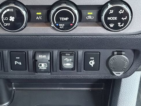 Certified 2018 Toyota Tacoma TRD Sport w/ Technology Package RWD image 31