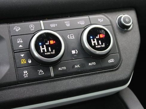 Used 2023 Land Rover Defender 110 S image 9