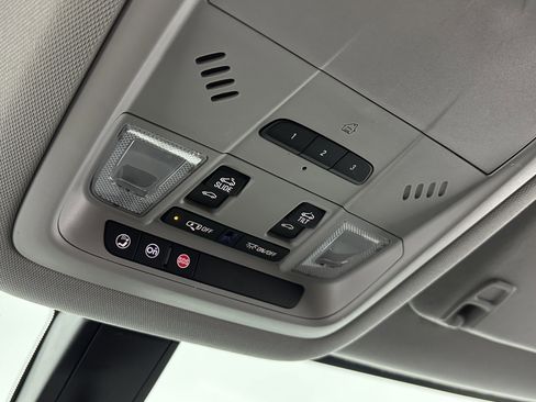 Used 2017 GMC Acadia SLE image 17