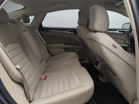 Used 2020 Ford Fusion SE image 19