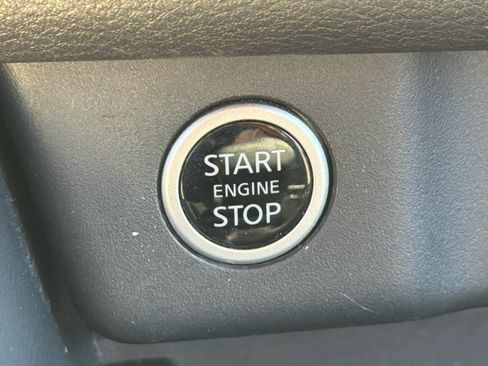Used 2023 Nissan Rogue SV AWD/4WD image 16
