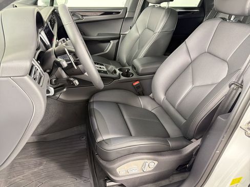 Used 2026 Porsche Macan AWD/4WD image 5