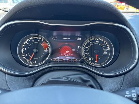 Used 2022 Jeep Cherokee Trailhawk w/ Comfort/Convenience Group AWD/4WD image 61