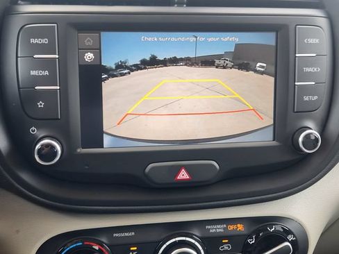 Used 2025 Kia Soul LX w/ LX Technology Package FWD image 18