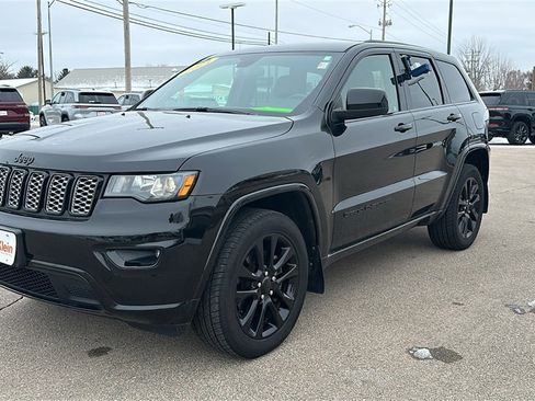 Used 2021 Jeep Grand Cherokee Laredo X image 3
