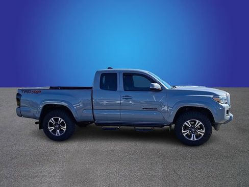Used 2018 Toyota Tacoma TRD Sport image 4