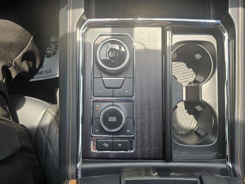 Used 2022 Ford Expedition Platinum image 25