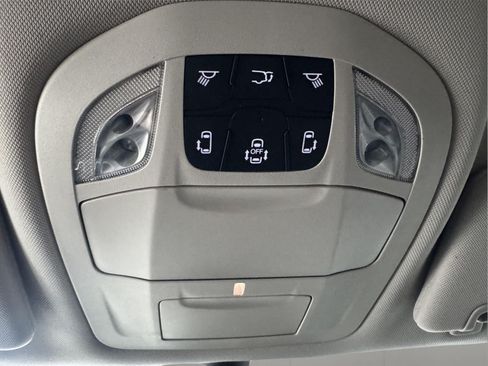Used 2024 Chrysler Pacifica Touring-L FWD image 25