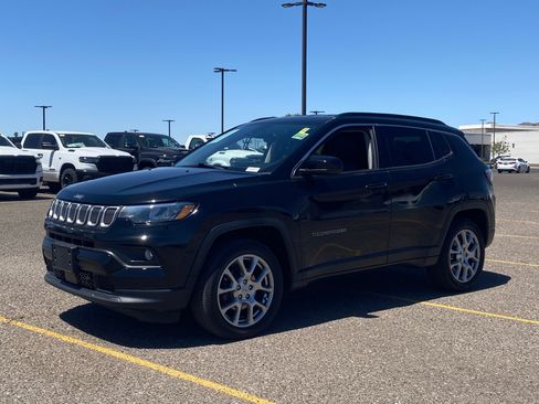 Certified 2022 Jeep Compass Latitude AWD/4WD image 2