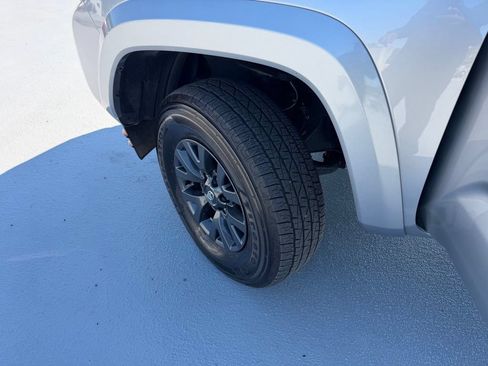 Used 2021 Toyota Tacoma SR5 AWD/4WD image 15