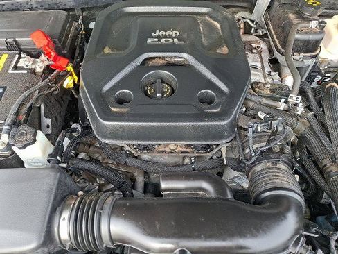 Used 2022 Jeep Wrangler Unlimited Sahara w/ Cold Weather Group image 28