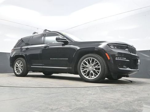 Used 2023 Jeep Grand Cherokee Summit AWD/4WD image 36