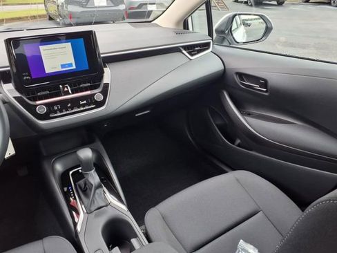 Used 2025 Toyota Corolla LE image 9