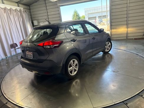 Used 2019 Nissan Kicks S FWD image 4