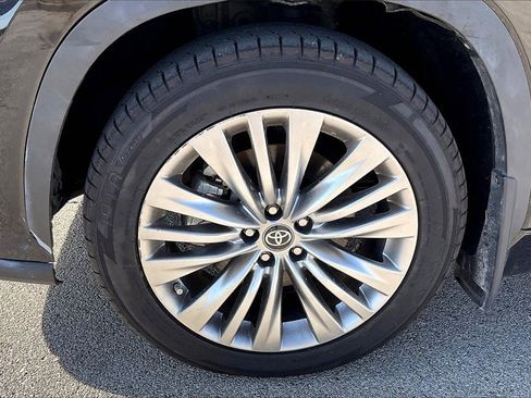 Used 2024 Toyota Highlander Platinum image 5