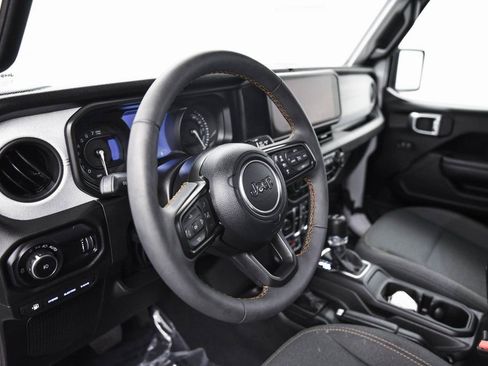Used 2024 Jeep Wrangler Unlimited AWD/4WD image 16