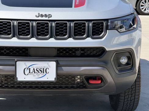 Used 2025 Jeep Compass Trailhawk AWD/4WD image 10