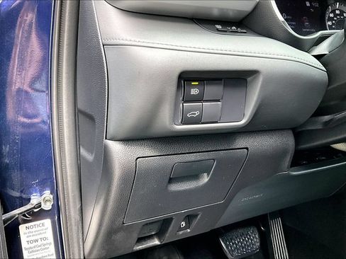 Used 2021 Toyota Highlander XLE FWD image 38