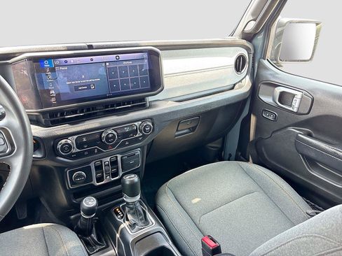Used 2024 Jeep Wrangler Unlimited AWD/4WD image 25